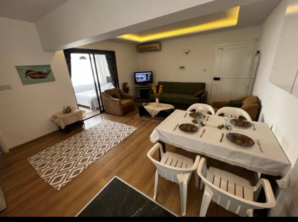 Girne Center 3 Rooms 150 M To Beach Exterior photo